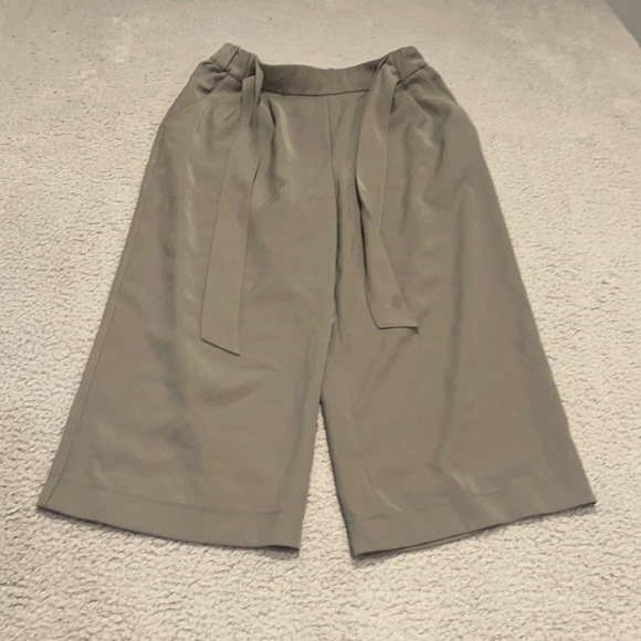Lululemon Noir Crop Grey Sage size 10 - Picture 1 of 9